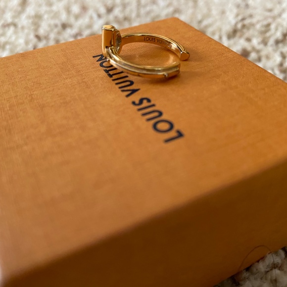 Louis Vuitton alphabet ring - Picture 10 of 14